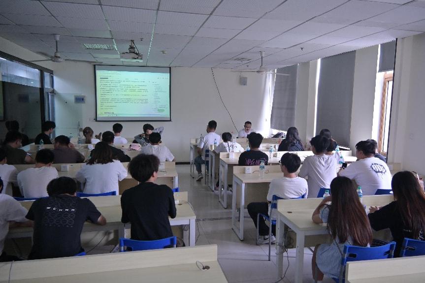 信息技術(shù)學(xué)院教育咨詢服務(wù) 連接學(xué)術(shù)與職業(yè)發(fā)展的橋梁